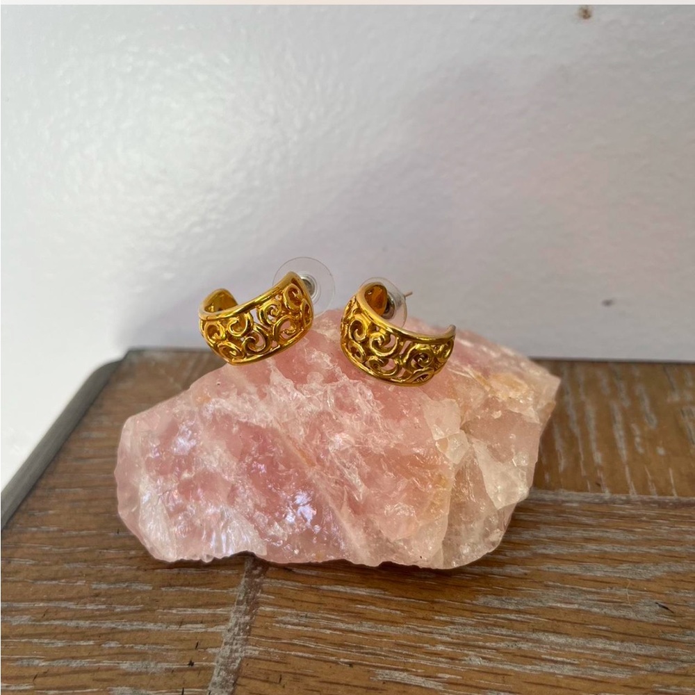 🔥3/$15 Vintage Gold earrings 🌟
